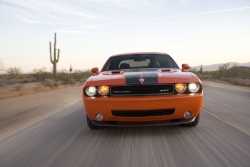 Mandria americanilor: Dodge Challenger SRT8