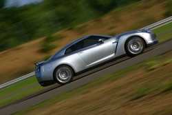 Galerie foto: Nissan GT-R de la egal la egal cu Ferrari si Lamborghini