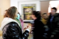 Actiune de dezinfectare a elevilor la intrarea in scoala
