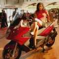 Fete si motociclete - Foto 4 din 40