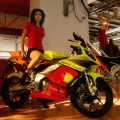 Fete si motociclete - Foto 5 din 40