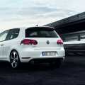 VW Golf GTI - Foto 32 din 48