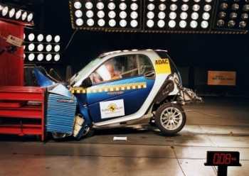 Mic dar voinic: Smart ForTwo contra barierelor deformabile!