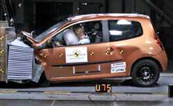 Micul Fiat 500 are 5 stele la siguranta! Renault Twingo doar 4.